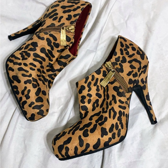 Christian Siriano leopard print ankle boots size 7 EUC - Picture 1 of 9